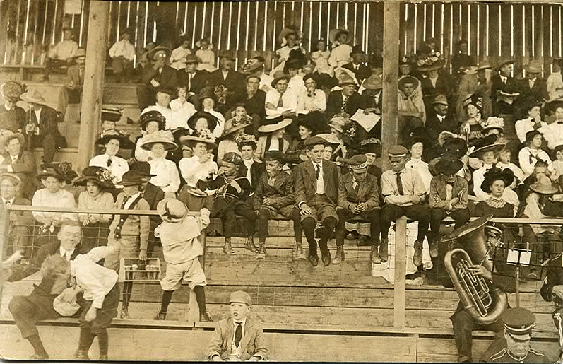 valentine nebraska baseball crowd 1913